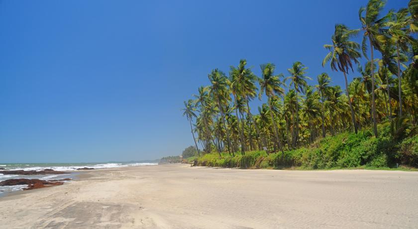 Tiara Fiesta Beach Cottages Morjim Esterno foto