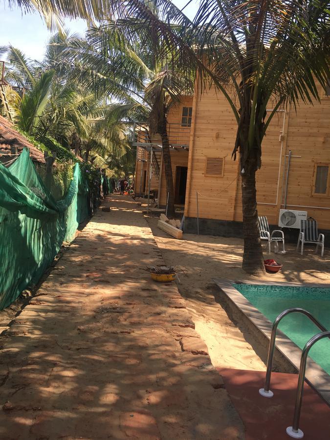 Tiara Fiesta Beach Cottages Morjim Esterno foto