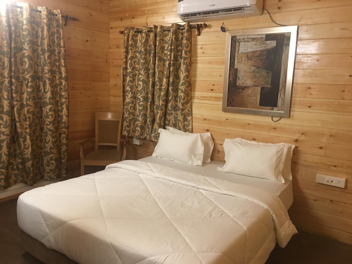 Tiara Fiesta Beach Cottages Morjim Esterno foto
