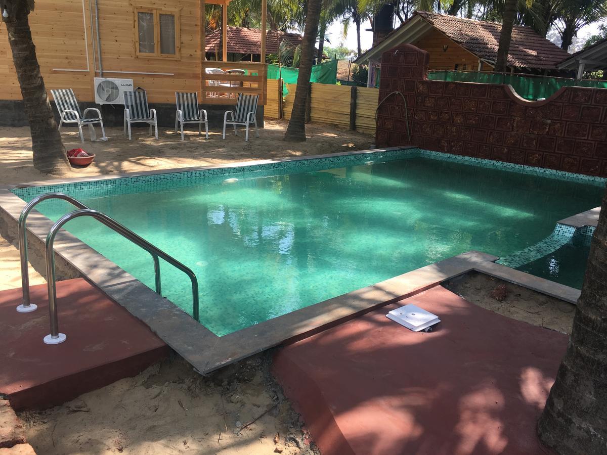 Tiara Fiesta Beach Cottages Morjim Esterno foto