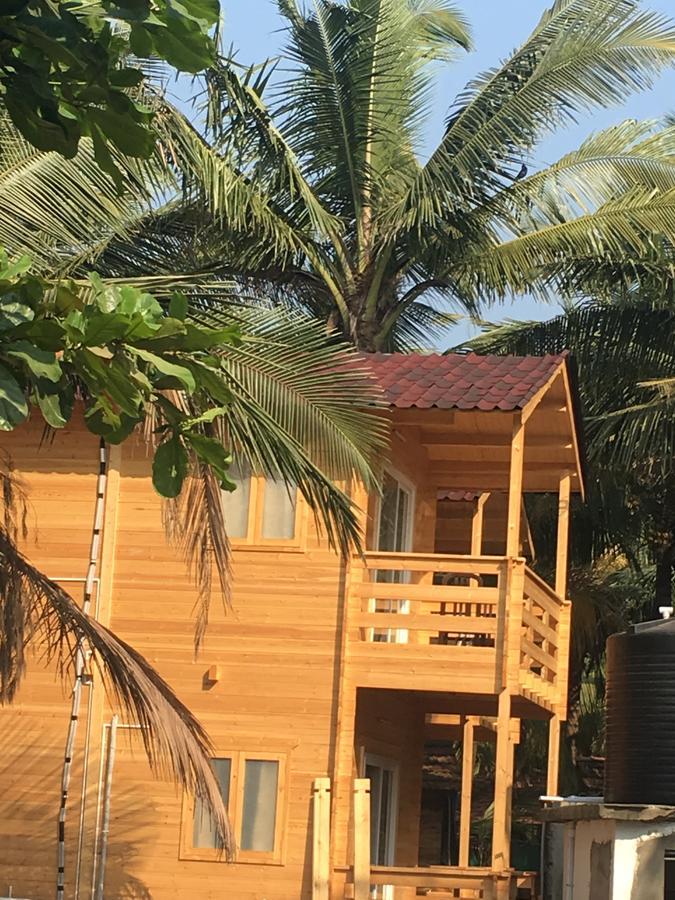 Tiara Fiesta Beach Cottages Morjim Esterno foto